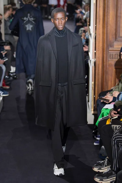 Look 48